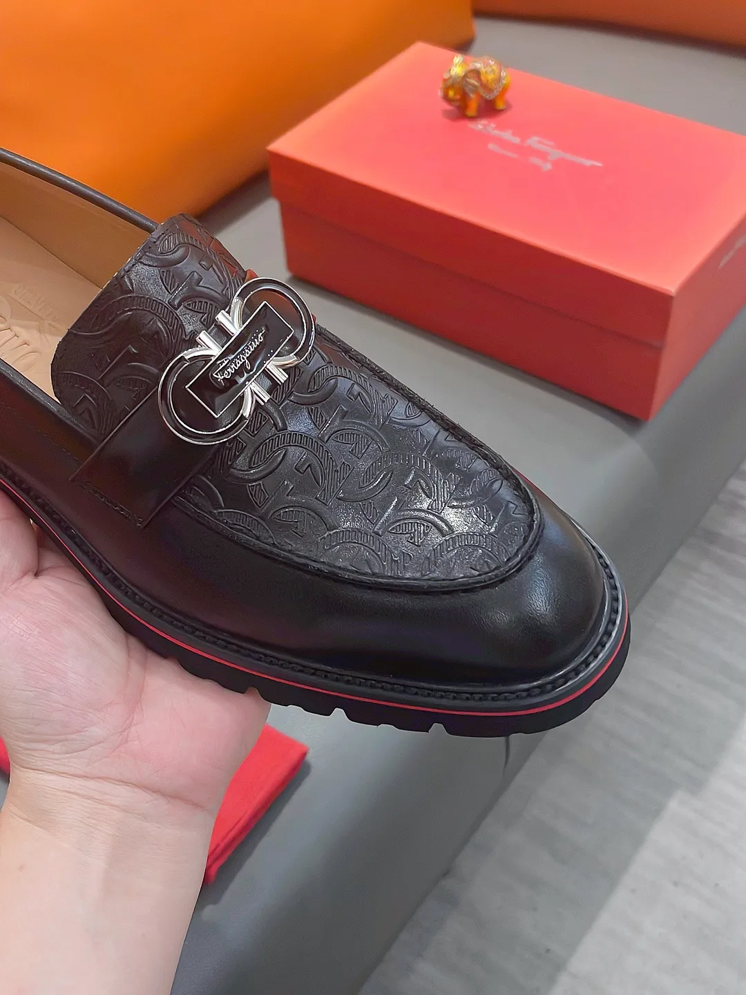 Men's shoes FERRAGAMO "Ferragamo" P540 Regular size: 39-44 (38, 45, 46, 47 customized) (suit shoes) Product materials: Selected first-layer cowhide upper, imported sheepskin lining; original outsole.